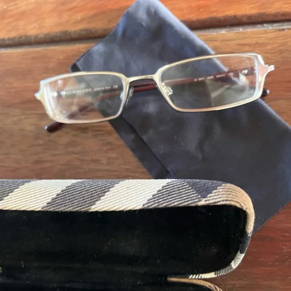 Burberry classic grandpa style eyeglasses and original case - Picture 5 of 6